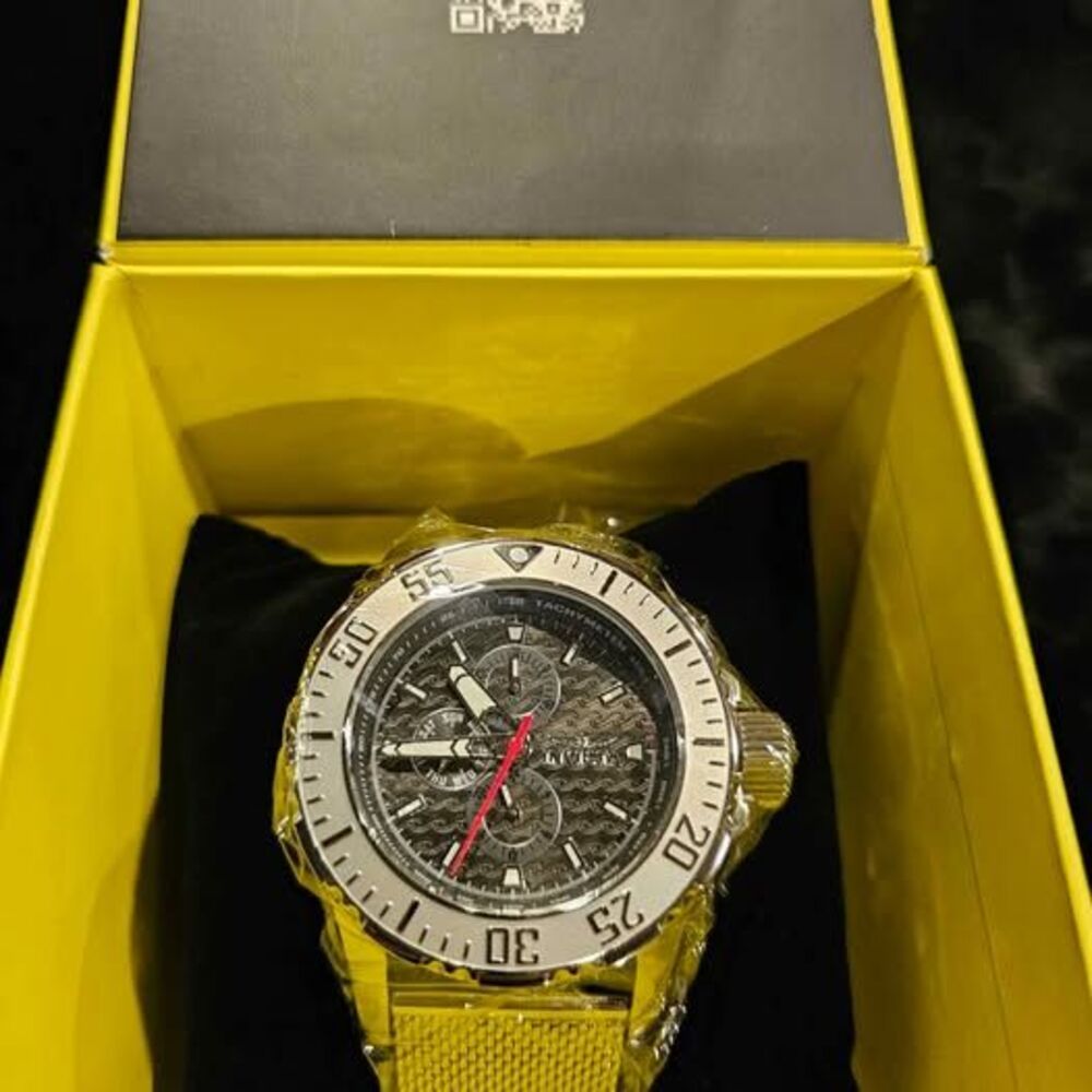 Invicta Vintage Men's 49.5MM With Mesh Band. New in box!
